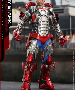 Pre-Orders Hot Toys Sixth Scale Figure - Tony Stark (Mark V Suit Up Version) Standard Ed. - (Iron Man 2)
