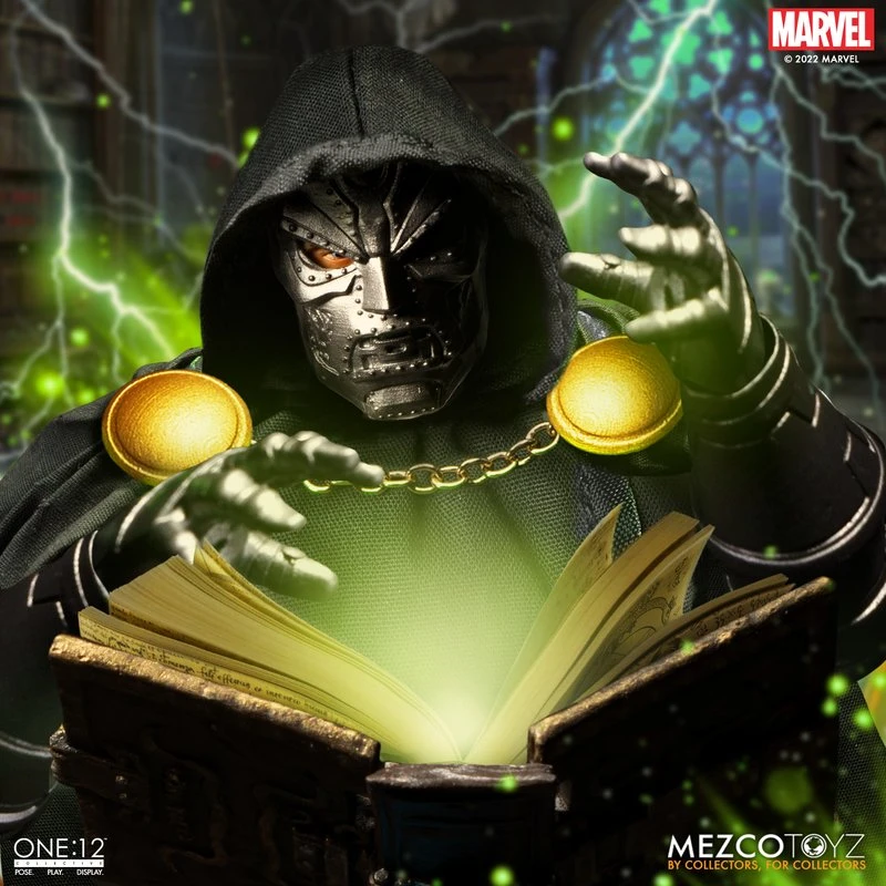 Mezco Toys ONE:12 Collective - Marvel Universe Doctor Doom 6 Mezco Toys ONE:12 Collective - Marvel Universe Doctor Doom
